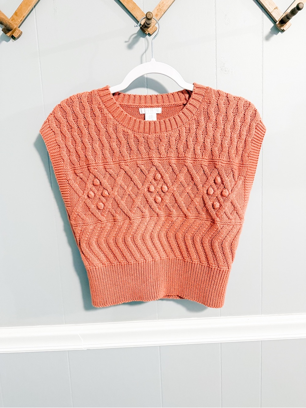 Pure/US Sleeveless Cable Knit Sweater Vest